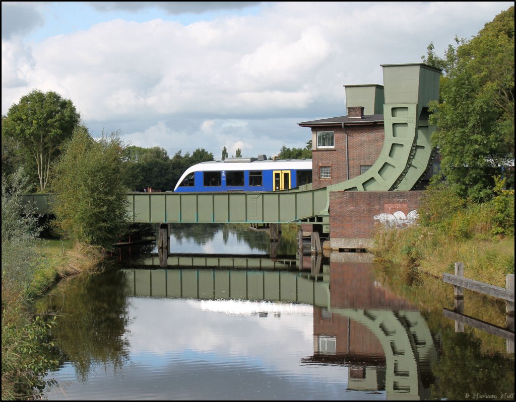 Klappbrcke ber den Ems-Jade-Kanal in Wilhelmshaven, mit NWB in richtung Sande. 23/09/2012