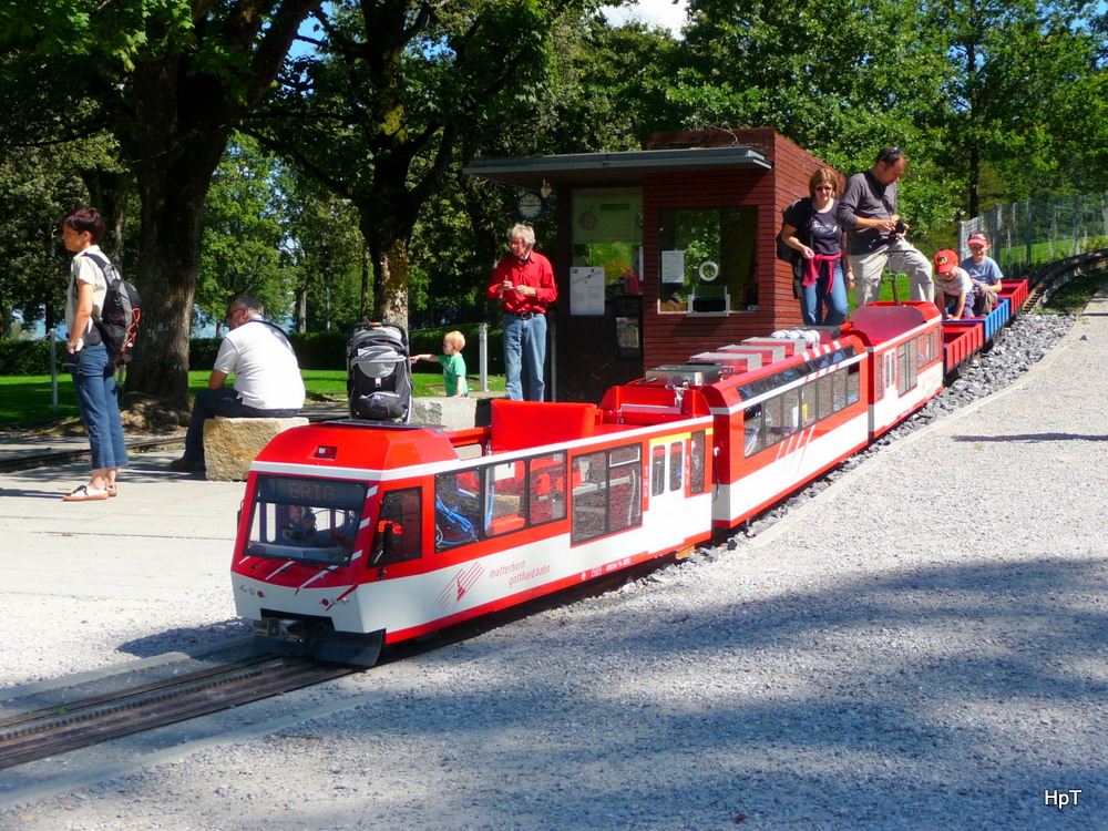 Kleinbahn Bern / Gurten - MGB Zahnradtriebwagen ABDeh 4/8 2021 im Bsahnhof mit Zahnrad am 04.09.2010