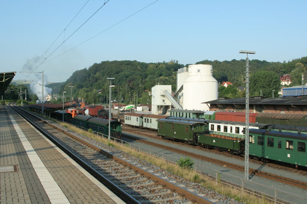 Kleinbahnatmosphre am Morgen des 01.07.2011 im Bahnhof Freital-Hainsberg