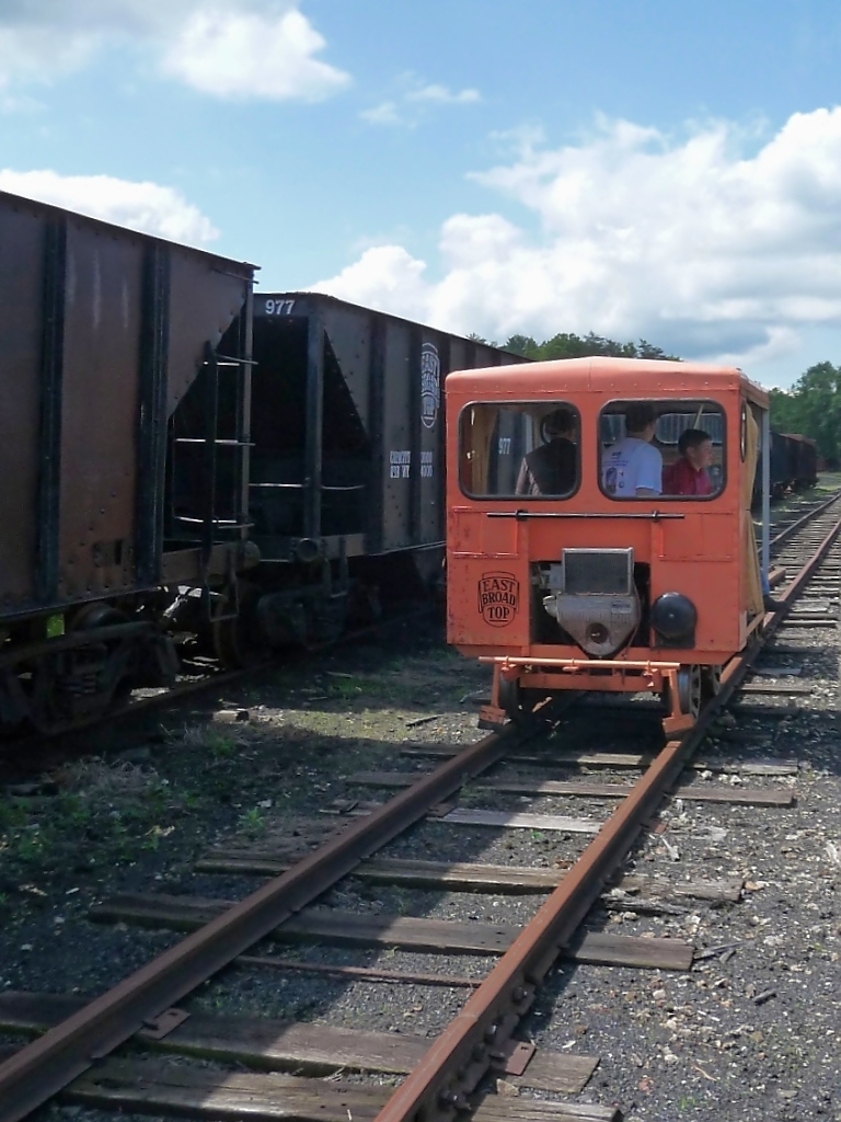 Kleine Draisine der EBT (Orbisonia, PA, 6.6.09).
Spitzname  Li'l Phil , gebaut 1951 von Fairmont Railway Motors.