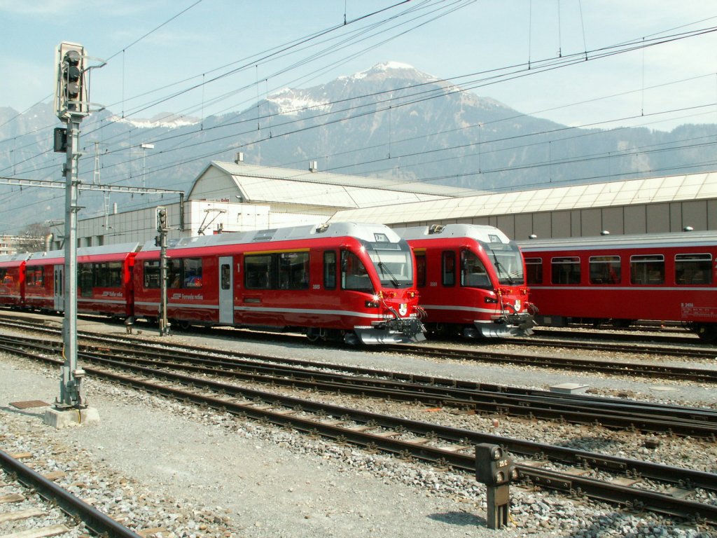 Kleine Parade der neuen RhB Triebzge ABe 8/12 Nr.3501 u.3505 am 22.04.10 in Landquart.Am 1. Mai findet hier die Namenstaufe der ersten ALLEGRA Triebzge statt.