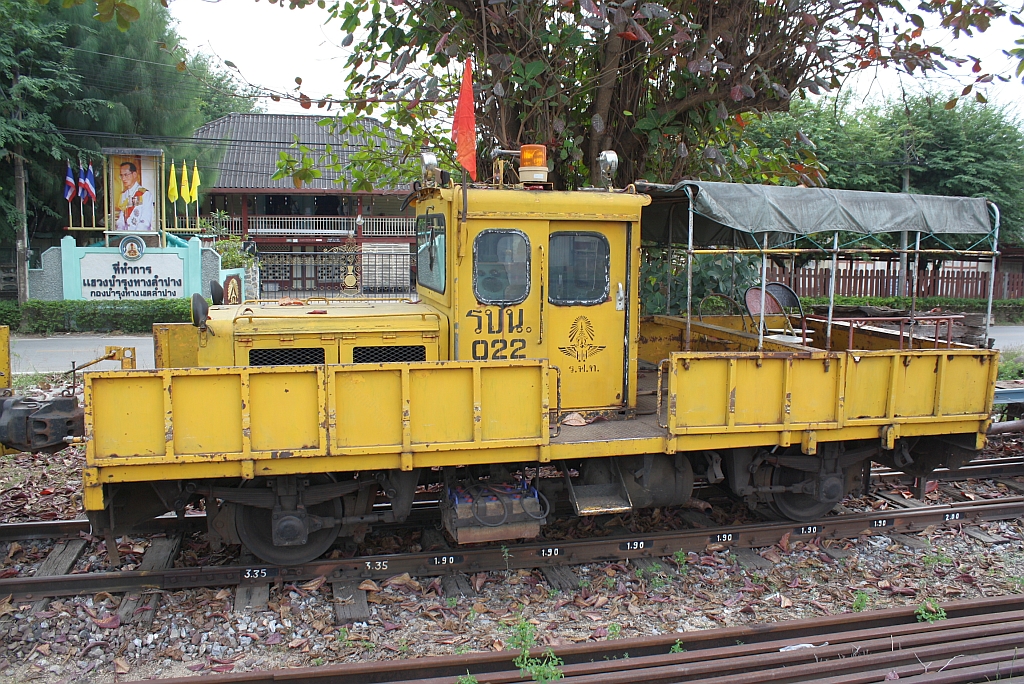 Kleinwagen รบน.022 am 08.Jänner 2011 in der Nakhon Lampang Station.