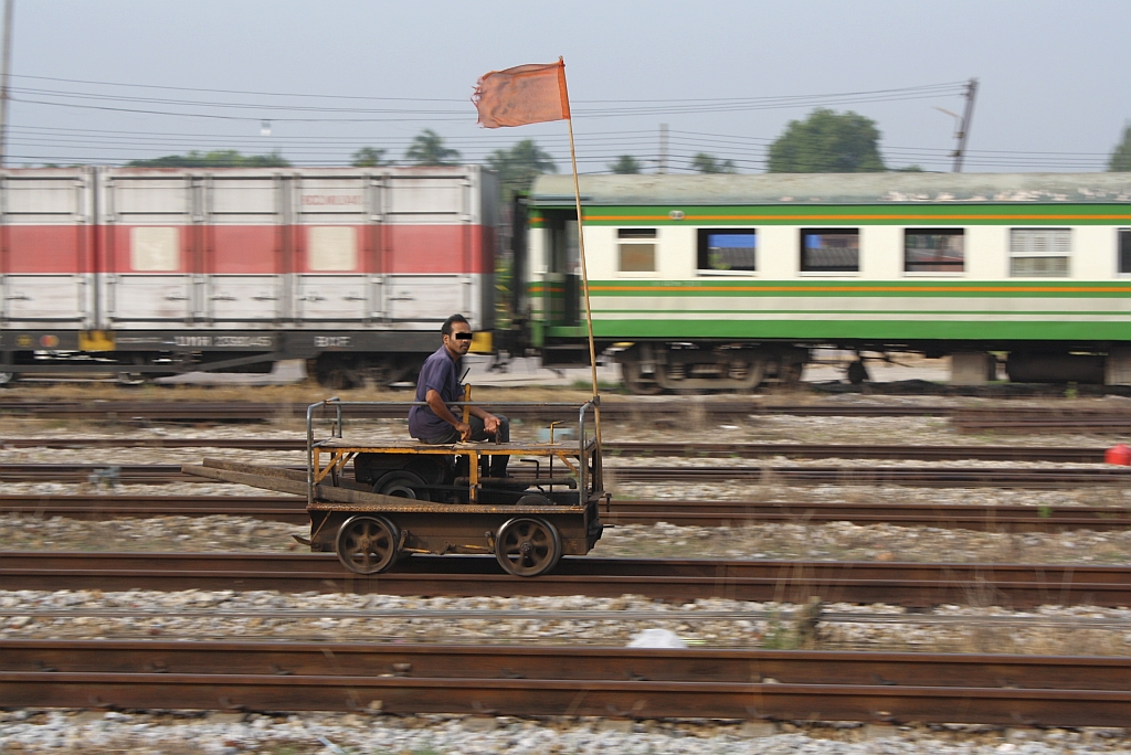 Kleinwagen รบ.6/202 (รบ.=RB.) am 08.Jänner 2013 in der Surat Thani Station.