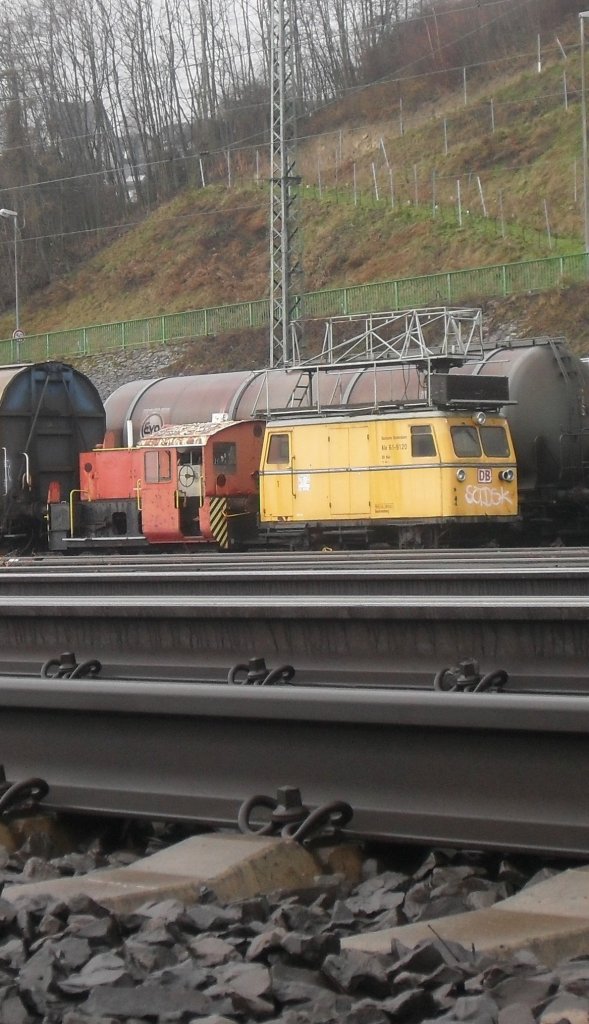 Klv61-9120 und eine Kf II,wessen Nummer mir unbekannt ist,am 12.12.10 in Linz am Rhein.