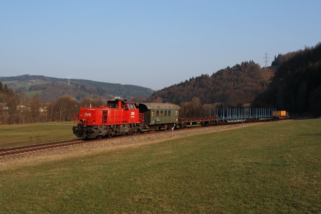 Knapp ein Jahr ist seit der letzten Aufnahme dieses Zuges vergangen. Auch heuer gibts den VG 72052 nach St. Aegyd noch und dessen Bestand ist durch eine baldige bernahme der Strecke ab Freiland auch langfristig gesichert. Zum Einsatz kommen die Reihen 2143 und 2070, in dem Fall 2070.068. Traisen 22.03.2012