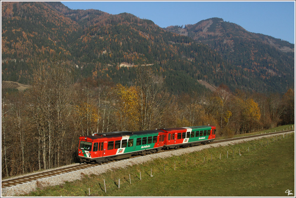 Knotz Dieseltriebwagen VT 31 + VS 42 der Steierm�rkischen Landesbahnen f�hrt als R 8709 von Unzmarkt nach Tamsweg.Die Murtalbahn ist die zweitl�ngste Schmalspurbahn �sterreichs. 
Saurau 12.11.2011 

