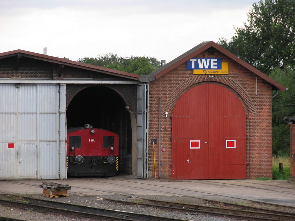 Kf 11 (ex-DB loc 323 850) der Teutoburger Wald-Eisenbahn AG in Lengerich am 2-7-2011.