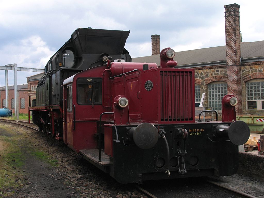 Kf 6642 (ex-DB loc 323 268-3) und Dampflok 78 468 der ET (Eisenbahn-Tradition e. V., Lengerich) in Lengerich am 2-7-2011.