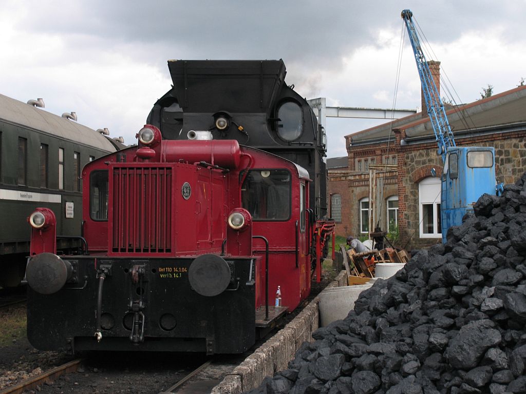 Kf 6642 (ex-DB loc 323 268-3) und Dampflok 78 468 der ET (Eisenbahn-Tradition e. V., Lengerich) in Lengerich am 2-7-2011. 