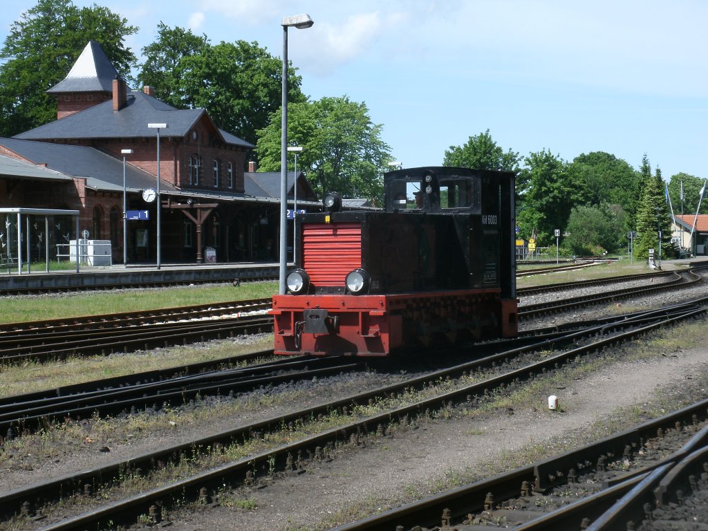 Kf6003,am 05.Juni 2013,unterwegs auf dem Bahnhof Putbus.