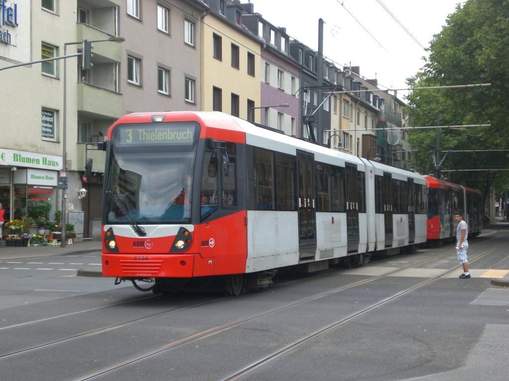 Kln: Stadtbahnlinie 3 nach Thielenbruch an der Haltetstelle Buchforst Waldecker Strae.(9.7.2012) 