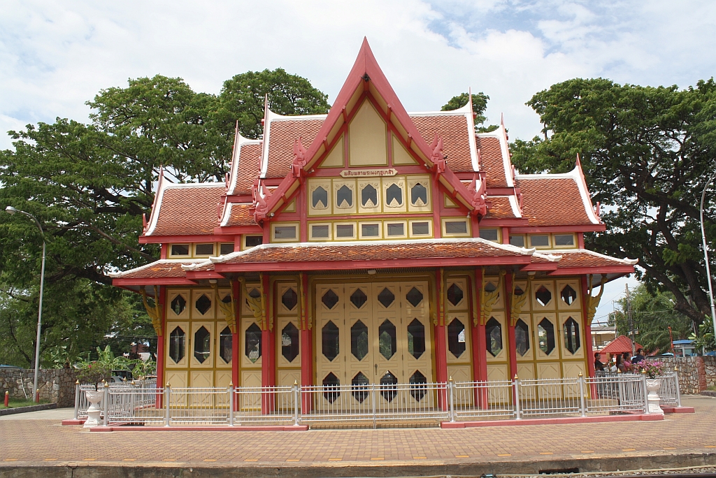 Kniglicher Pavillon im Bf. Hua Hin am 03.Juni 2012. 

