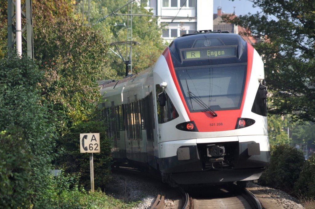 KONSTANZ (Landkreis Konstanz), 24.09.2011, 521 208 verlässt als Seehas-Regionalzug der SBB GmbH die soeben überquerte Seerheinbrücke in Richtung Engen