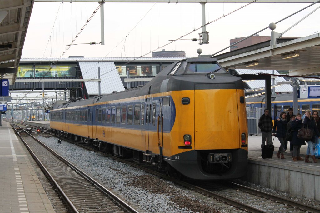 Koploper 4043 mit Intercity 12747 Den Haag CS-Leeuwarden auf Bahnhof Zwolle am 20-12-2012.