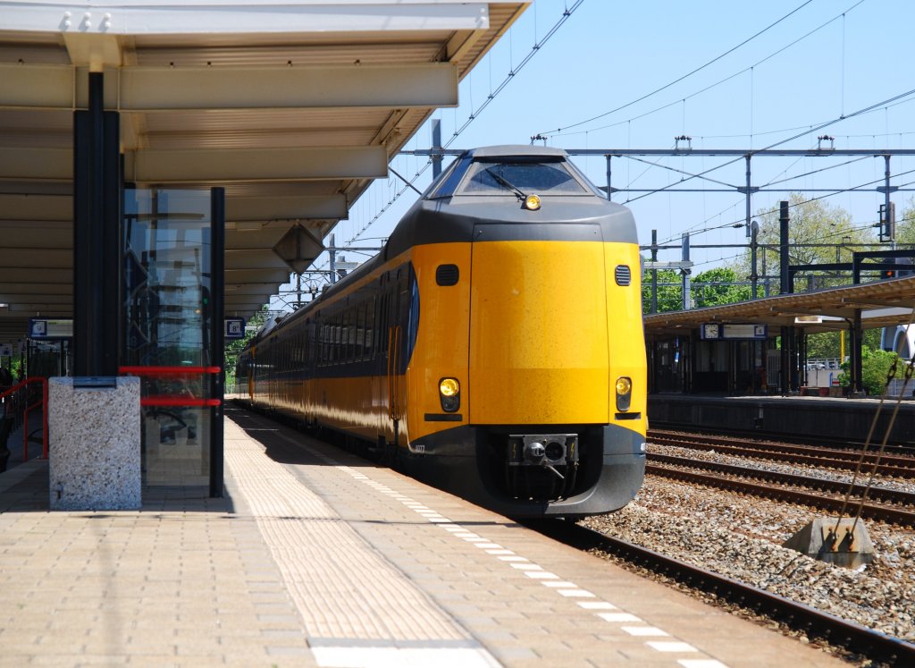 Koploper (4206) mit IC Enschede - Den Haag CS beim ausfahrt in Bhf Gouda.