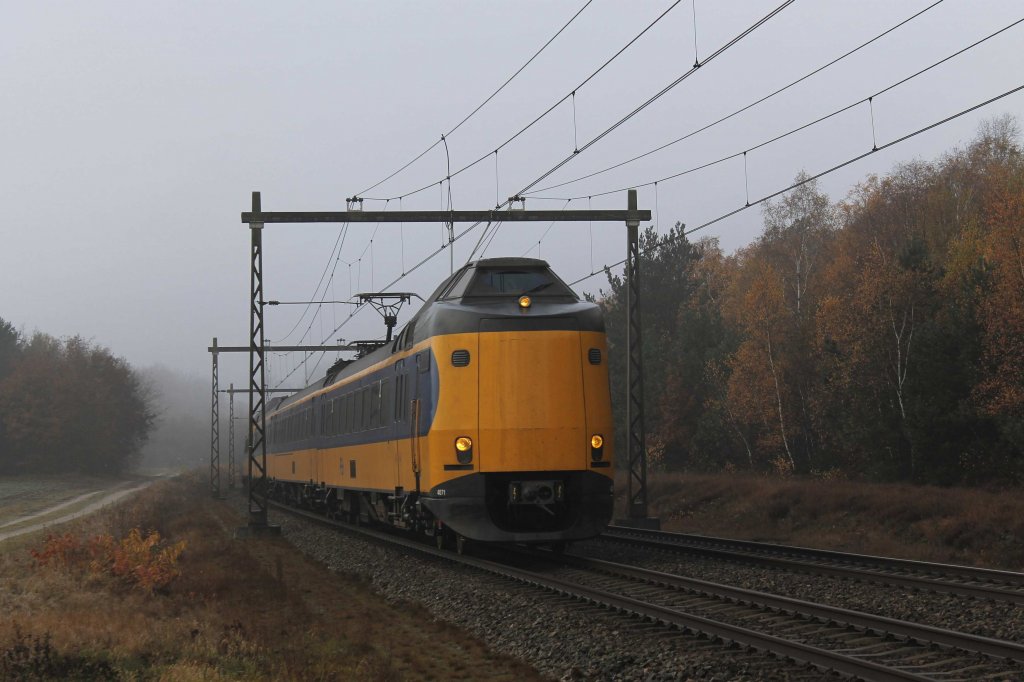 Koplopers 4071 und 4069 mit IC 1633 Schiphol-Enschede bei Holten am 19-11-2012.