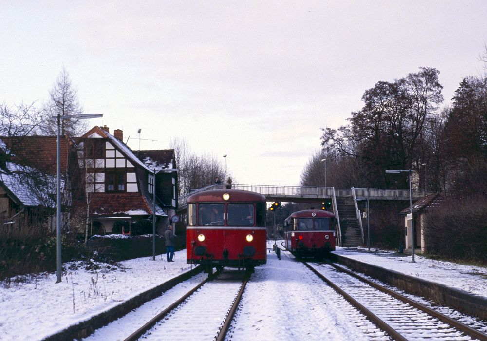 Korbach S�d 05.12.1992 - Treffen mit Sonderzug nach Frankenberg / Gie�en und planm. Schienenbus Bad Wildungen - Brilon Wald