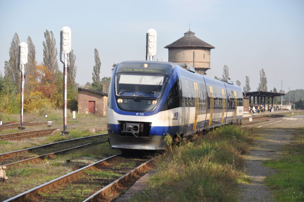 KOSTRZYN nad Odrą (Woiwodschaft Lebus), 09.10.2010, VT 731 der NEB als NE26 nach Berlin-Lichtenberg bei der Ausfahrt

