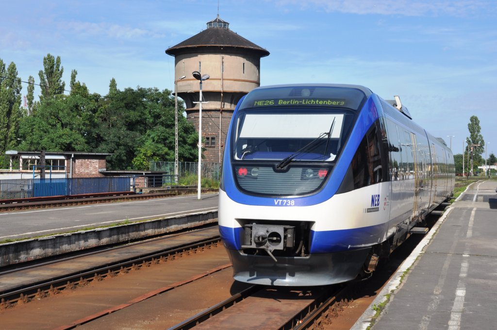 KOSTRZYN nad Odrą (Woiwodschaft Lebus/Kreis Gorzów), 21.08.2010, VT 738 der Niederbarnimer Eisenbahn (NEB) als NE26 nach Berlin-Lichtenberg im Bahnhof Kostrzyn