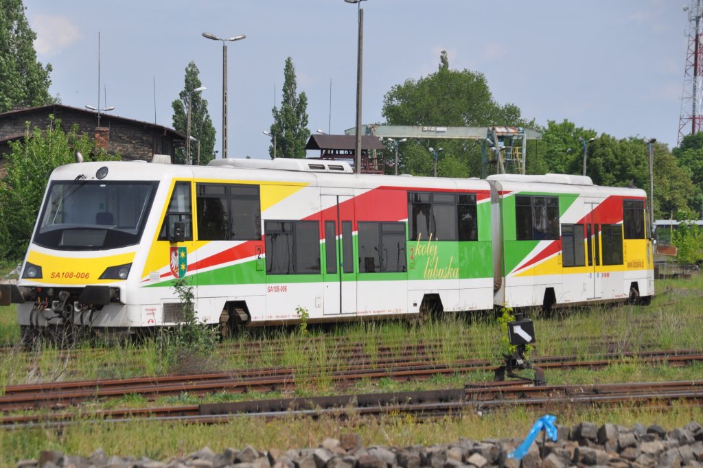KOSTRZYN nad Odrą (Woiwodschaft Lebus/Kreis Gorzów), 14.05.2011, abgestellter Zug SA 108-006