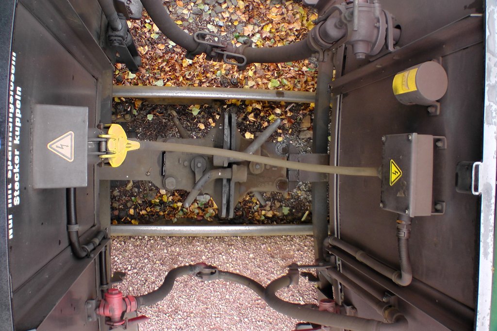 Kraft-Strom-Luft und Dampf�bertragung ok. am 07.10.2012 beim L�nitzdackel gegen 10:59 Uhr auf der Fahrt nach Radeburg.