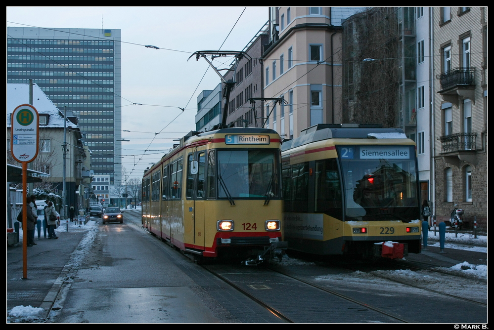 Kreuzigung einer Badewanne und eines Niederflurwagens an der Station Lessingstrae am 17.12.10.