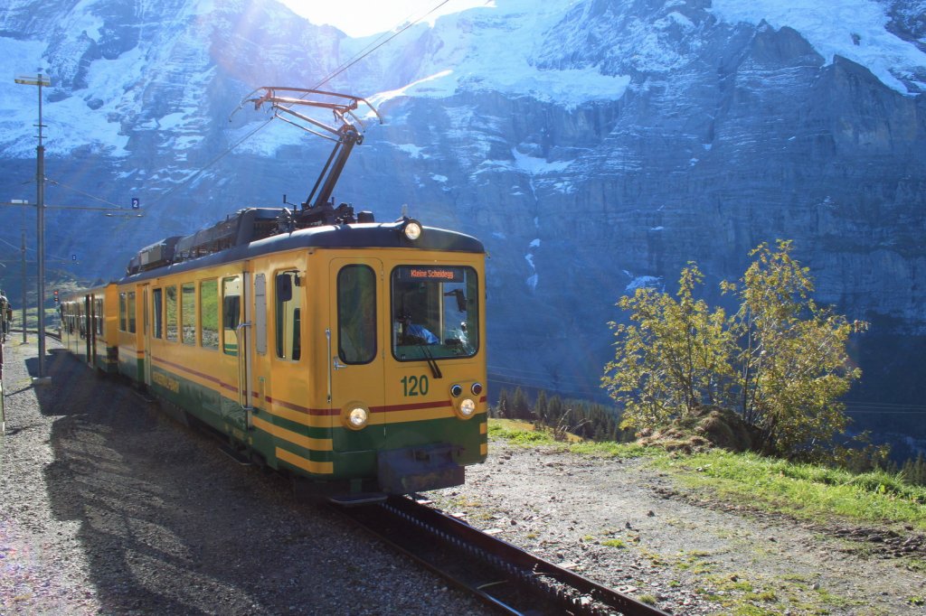 Kreuzung mit einem Zug der WAB auf dem Weg zur Kleinen Scheidegg(2061 m..M.)23.09.11