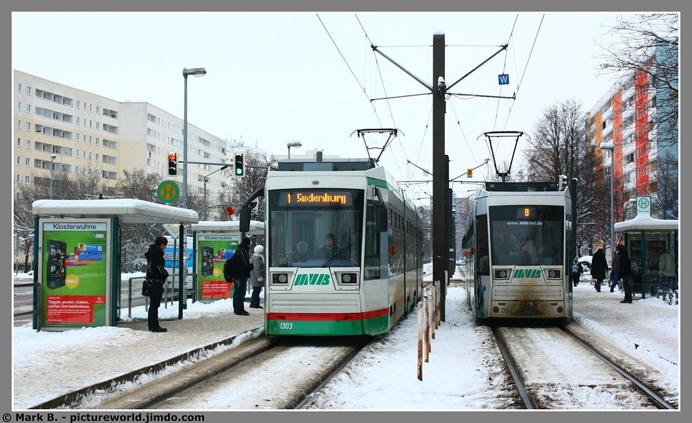 Kreuzung zweier Niederflurwagen an der Halstestelle ... hmmm drfte wohl klar sein oder? ;-) (Wer nich lesen kann: Klosterwuhne)