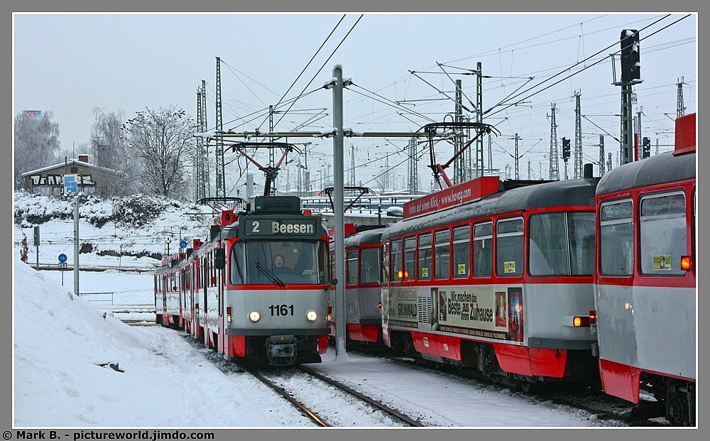 Kreuzung zweier T4 Grozge am Hauptbahnhof. Aufgenommen am 08.01.10