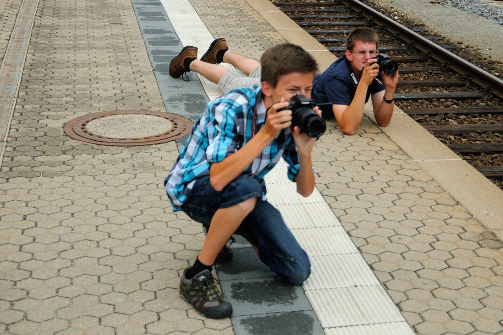Kritische Blicke... Voll konzentriert harren Thomas und Kevin der nchsten Durchfahrt. Die Gedanken der Umsetzung ist jedem der beiden ins Gesicht geschrieben...