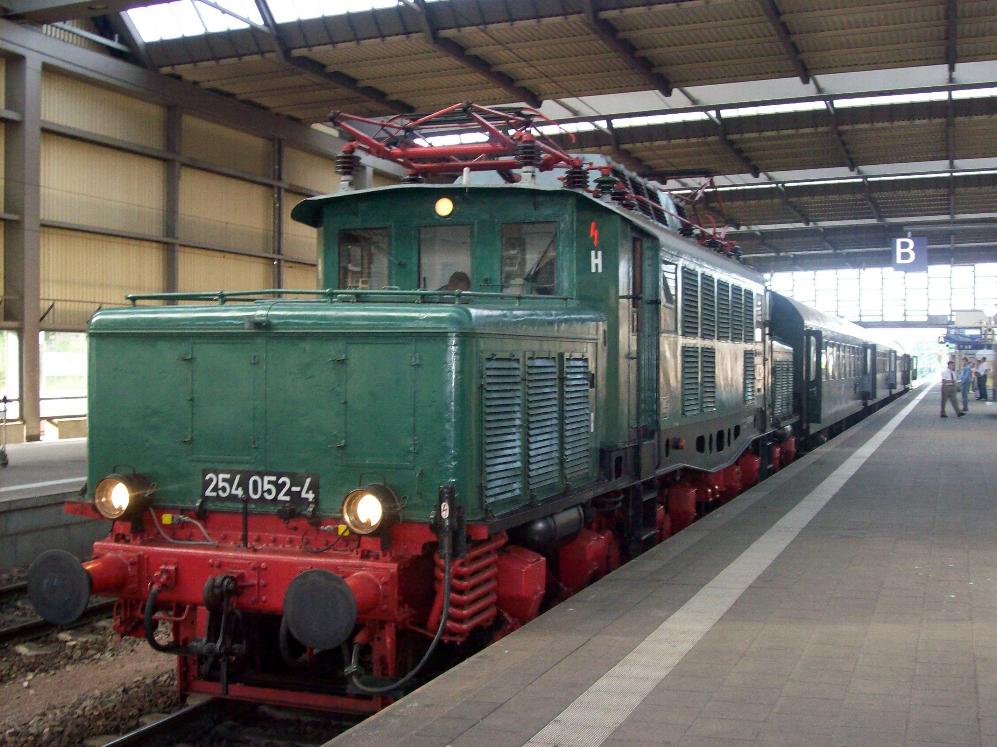 Krokodli - BR 254 052 auf einer Sonderfahrt im Chemnitzer Hauptbahnhof (Jun 2009)