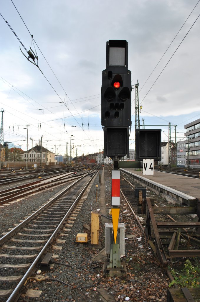 KS Hauptsignal in Hannover HBF (Gleis 4), auf rot.