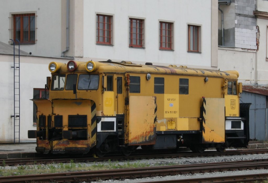 KSP 411 S1 abgestellt in auf dem Bahnhof Liberec. 14.05.2011.