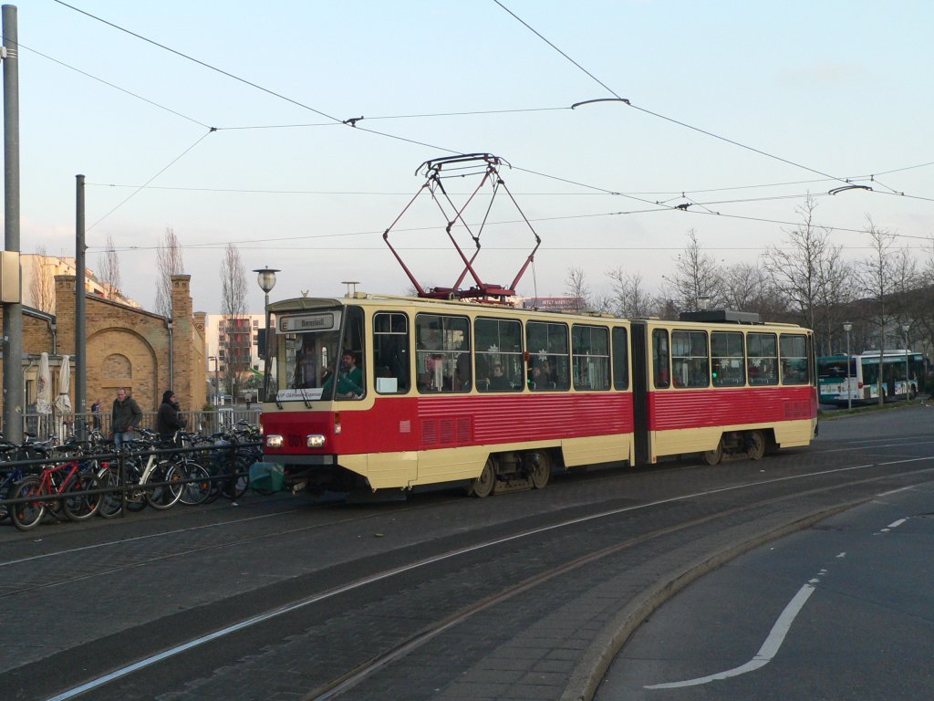 KT4D 001 in der Seitenansicht, am Hauptbahnhof Potsdam. 28.11.2010