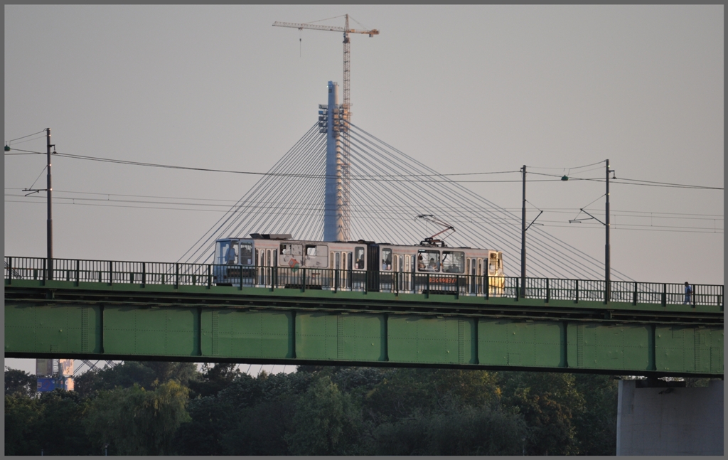 KT4YU auf der Stari Savski Most, im Hintergrund ist die riesige neue Hngebrcke ber die Save im Bau. (03.07.2011)