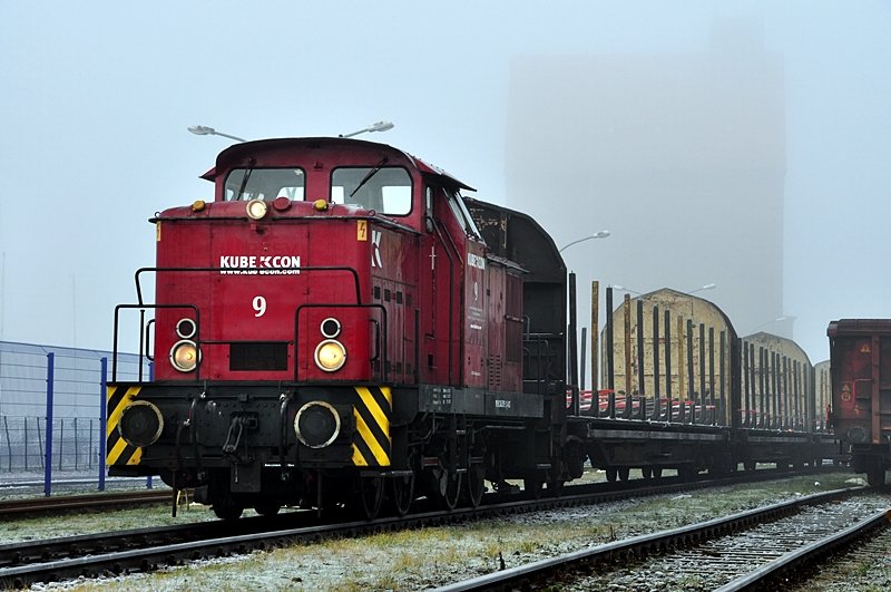KUBE KCON Nr.9 rangiert im Stadthafen Stralsund am 29.12.09