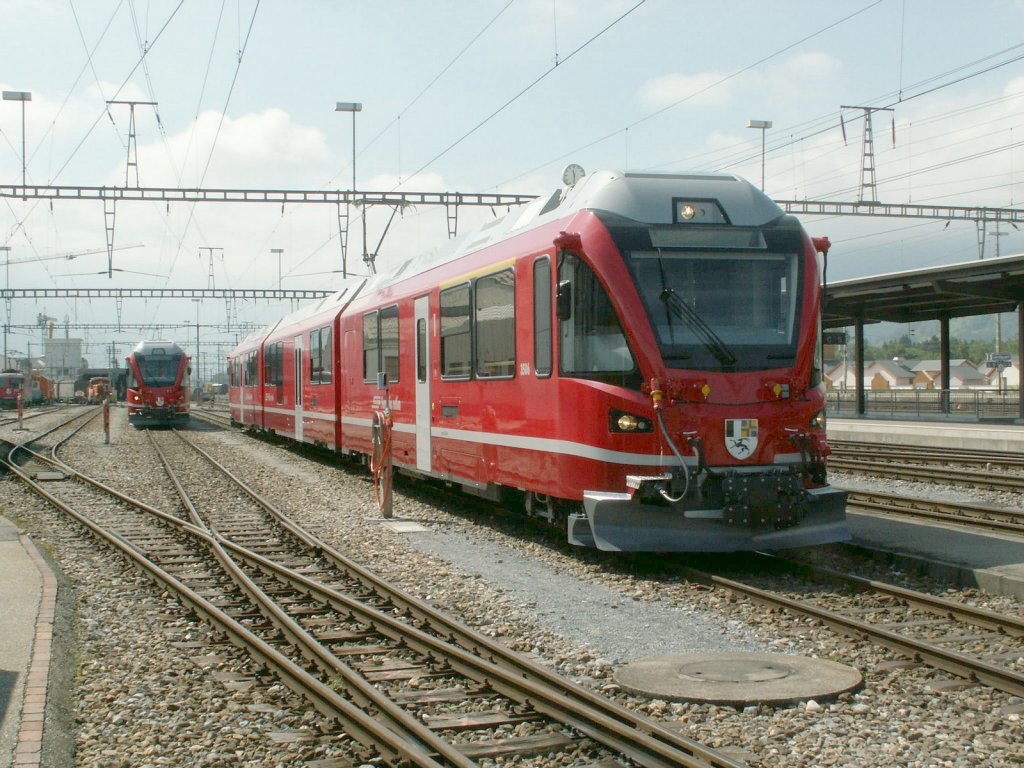 Krzlich von Stadler Rail an die RhB ausgeliefert,die beiden Allegra Triebzge 3506(vorne)und 3507(hinten)Landquart 19.08.10
