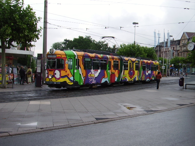 Kunst Stra�enbahn in Heidelberg am Bismarckplatz am 02.08.10 
