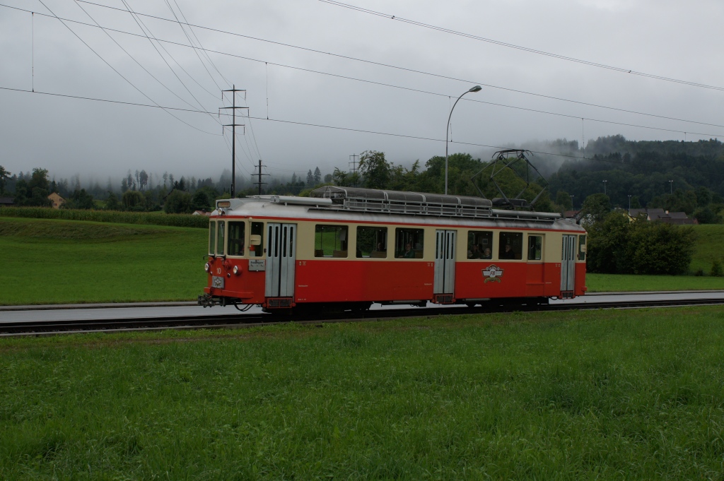Kurz danach erschien der historische Triebwagen BDe 4/4 10. (2.9.12)