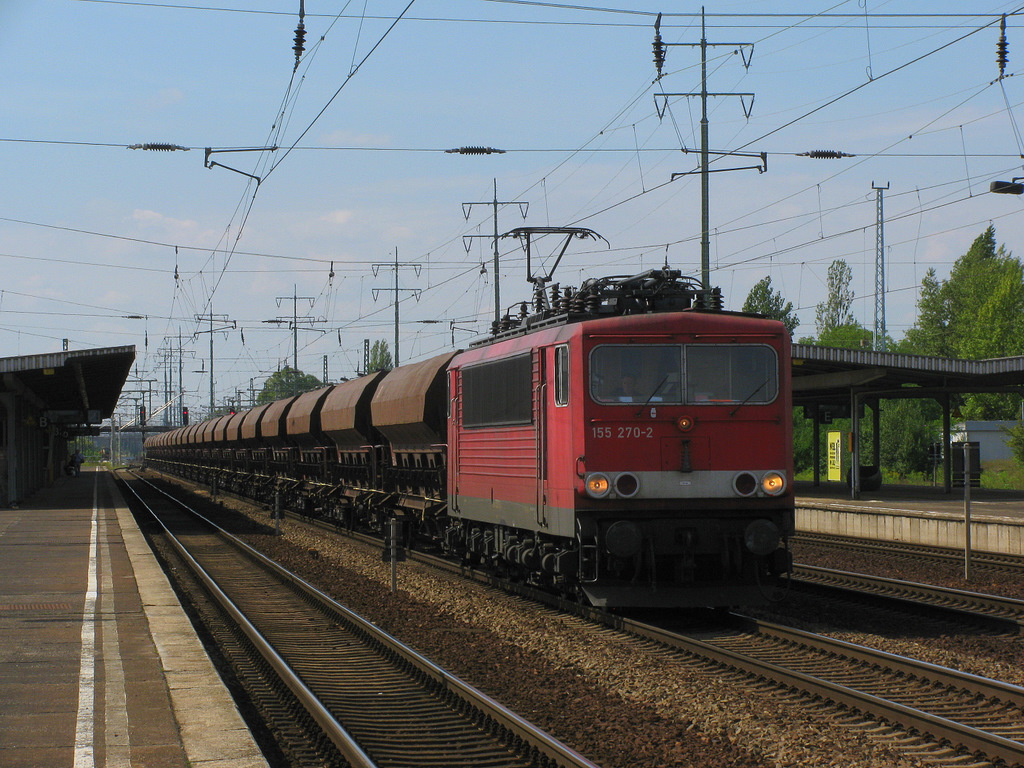 Kurz darauf erreichte 155 270-2 den Bahnhof mit dem CFN 62790 DSTR (Stragrbchen-Bernsdorf (Oberlausitz)) - BGA (Berlin-Grnau) den Bahnhof Berlin Schnefeld am 20.08.