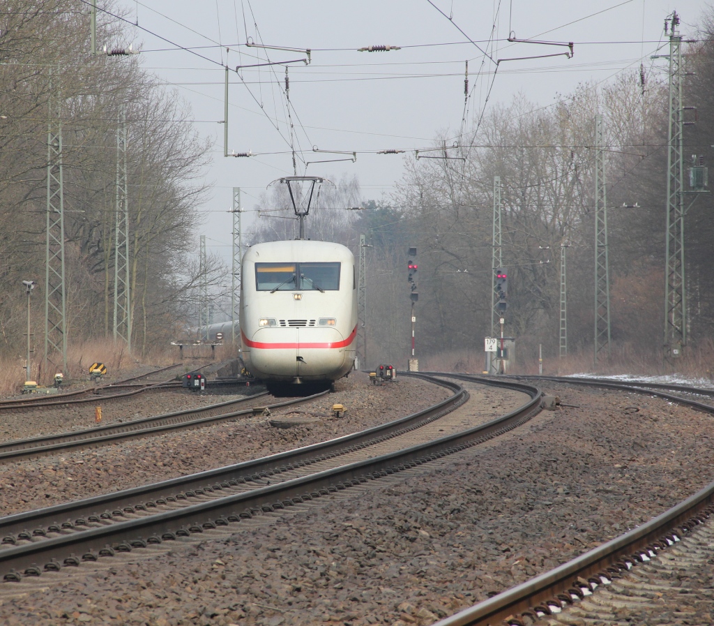 Kurz darauf kam noch ein Fernverkehrs-Umleiter in Form eines ICE 2 in Richtung S�den durch Cornberg.