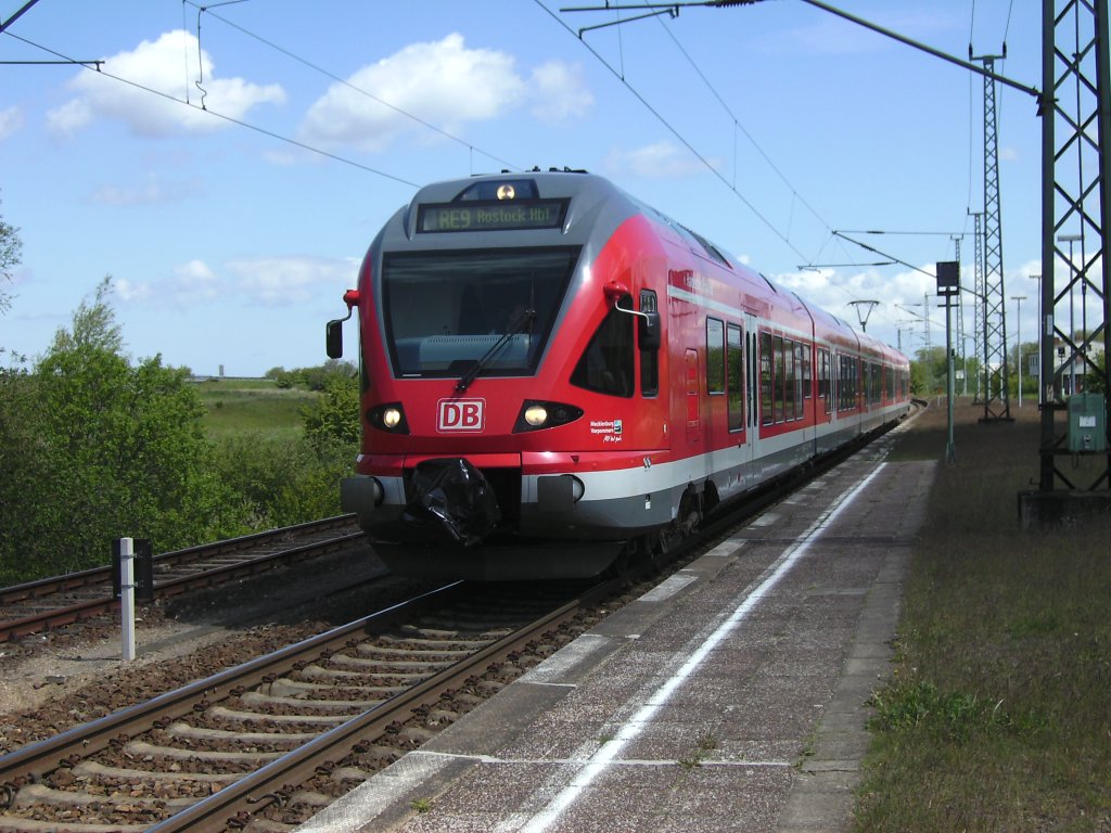 Kurz hielt am 29.Mai 2010 Flirt 429 028 in Altefhr bevor es auf`s Festland weiter nach Rostock ging. 