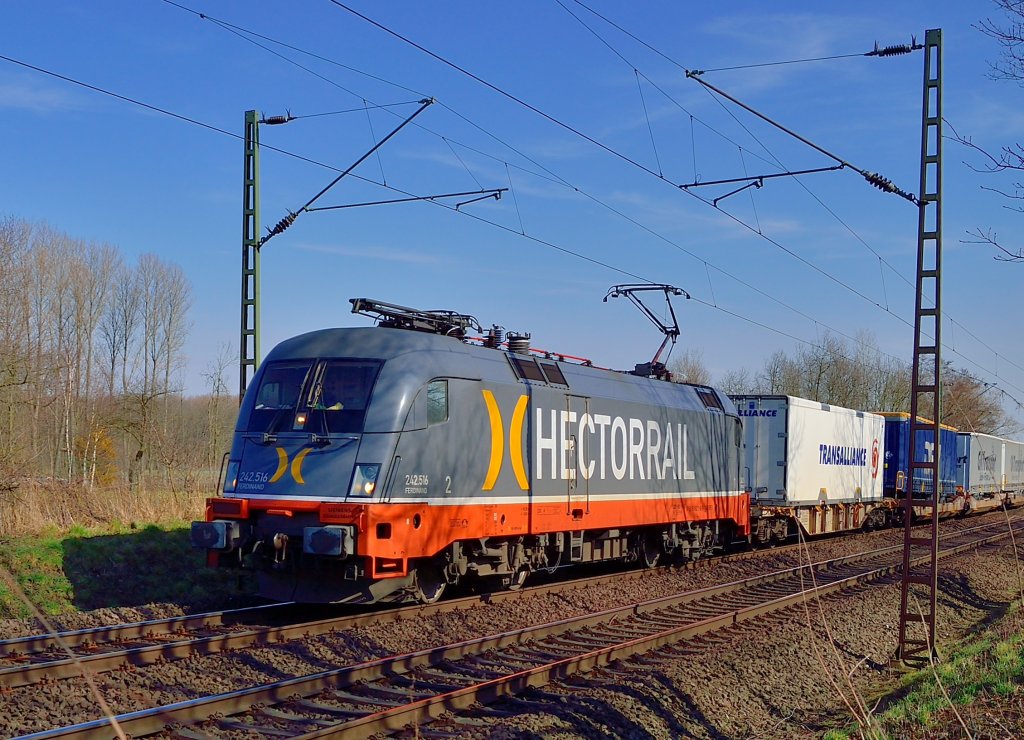 Kurz hinter dem Bahnbergang Tilmeshof kommt die HECTORRAIL 182 516-5 mit einem Kontainerzug gen Krefeld ber die Kbs 495 gefahren. Sonntag 7.4.2013
