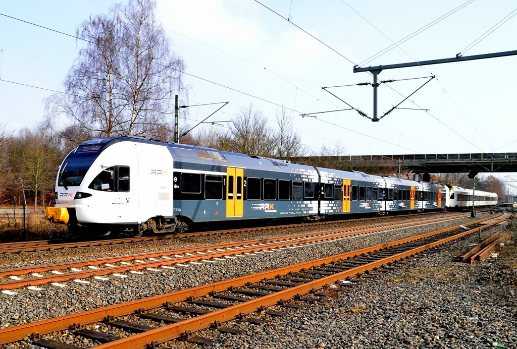 Kurz nach 12:10 kommt der Eurobahn ET 6.04 mit dem ET 7.11 als RE 13 nach Venlo durch den Bahnhof Korschenbroich gefahren. In Mnchengladbach Hbf macht er dann Kopf, um dann den restlichen Weg in die Niederlande zu vollenden. Sonntag den 17.2.2013