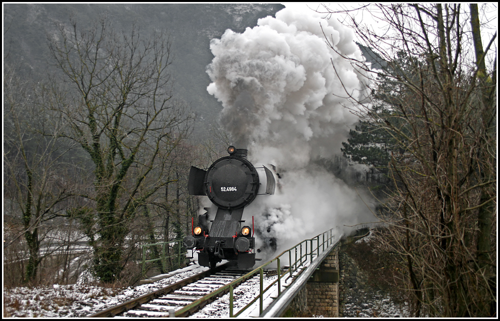 Kurz nach Waldegg heit es fr 52.4984 VOLLDAMPF!
Mit ohrenbetubendem Gedonner bespannt das Dampfross den SR 14091 (Woe - Gt), aufgenommen am 24.12.2012.

>> www.lokteam.at <<
