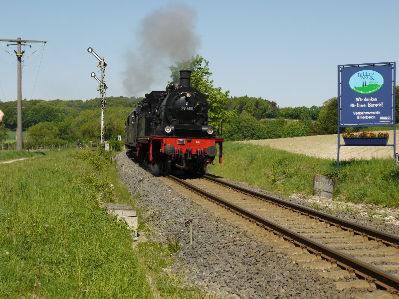 Kurz vor Billerbeck Bahnhof kam dann die 78 468 wieder aus Coesfeld eingefahren und macht nun in Billerbeck ein lngeren Aufenthalt. 01.05.2011