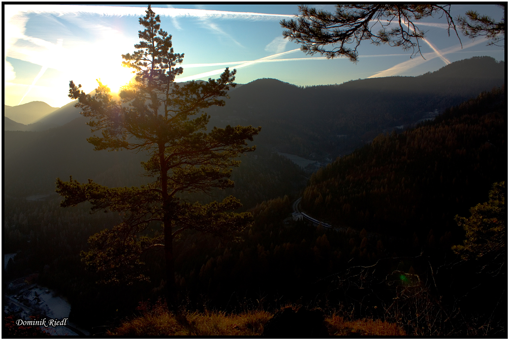Kurz vor Breitenstein rollt der 4020 talwrts. 19.11.2011