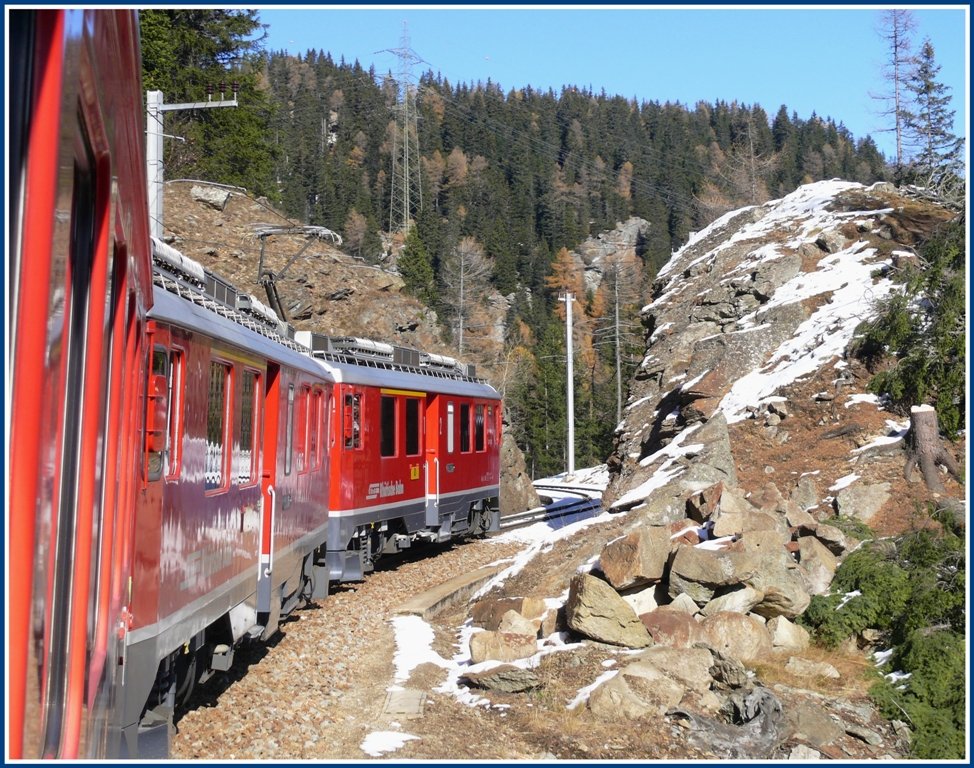 Kurz vor Cavaglia erreicht der R1648 die Schneegrenze. (11.11.2009)