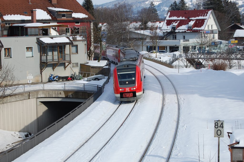 Kurz vor dem Bahnhof Immenstadt konnte der in Kempten beheimatete 612 088 am 20.2.2010 auf seinem Weg nach Lindau aufgenommen werden.