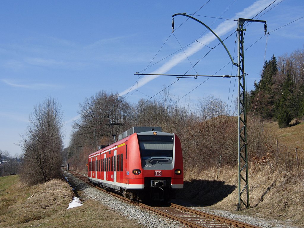 Kurz vor Erreichen des Haltepunktes Jgerhaus konnte 426 034-5 am 07.03.2012 als RB 59564 von Oberammergau nach Murnau fotografiert werden.
